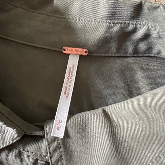 NWOT Free People Off Campus Buttondown Shirt in Moss - Picture 16 of 16